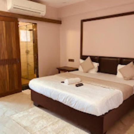 Hotel Radhe Ānand Kültér fotó