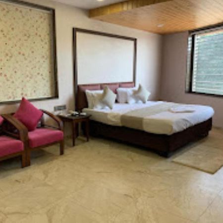 Hotel Radhe Ānand Kültér fotó